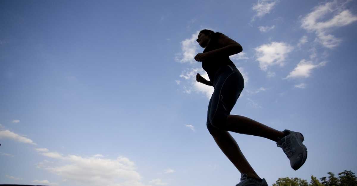 Essoufflé après 5 minutes de course ? Voici pourquoi ton souffle casse