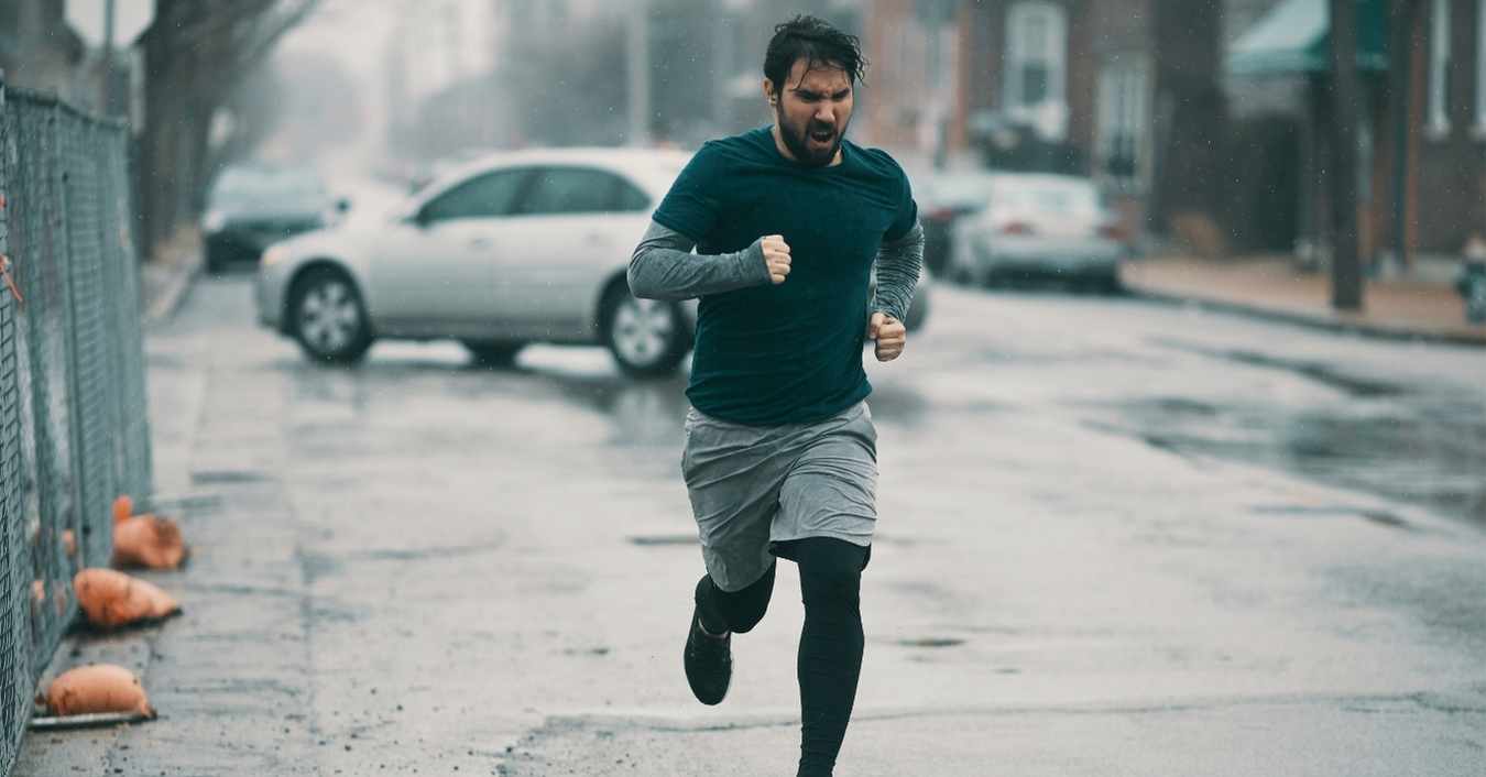 Courir sous la pluie : technique et erreurs à éviter
